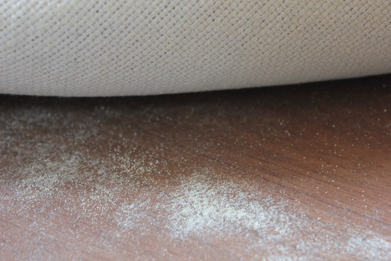 絨毯の下の白い粉